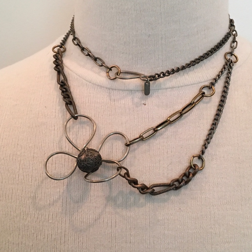 Metal necklace